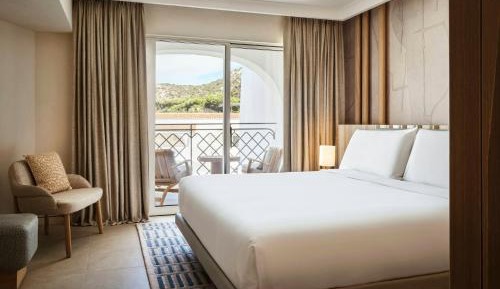 Superior King Room with Balcony and Pool View