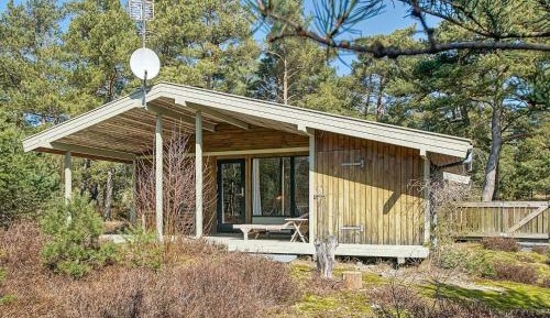 Three-Bedroom Holiday Home 