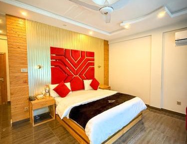 Deluxe Room (2 Adults + 1 Child)