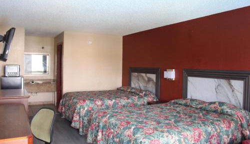 Double Queen Room (Non-smoking)