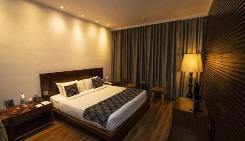 Deluxe Double Room (2 Adults + 1 Child)