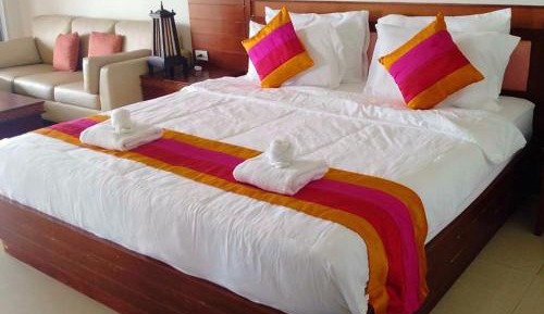 Deluxe Room (2 Adults + 1 Child)