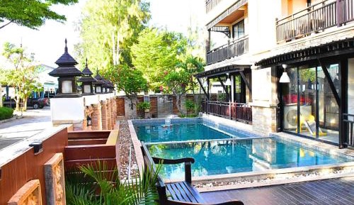Apartment with Pool View 
