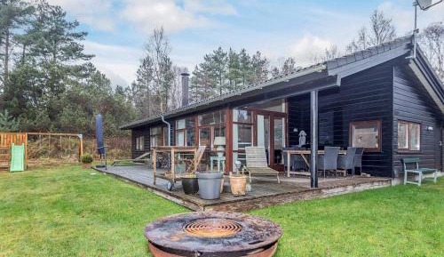 Three-Bedroom Holiday Home 