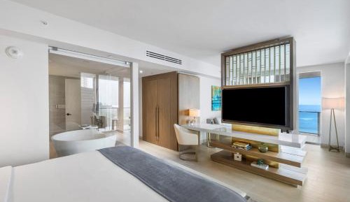 Deluxe King Room