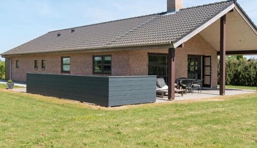 Three-Bedroom Holiday Home 