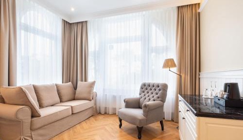 Junior Suite with Lounge Access