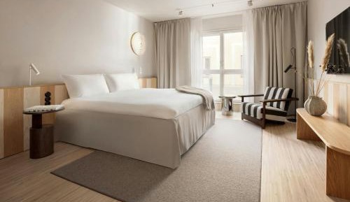 King Suite with Club Lounge Access and Courtyard View