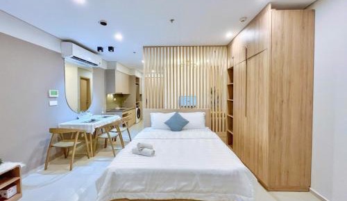 One-Bedroom Apartment with Terrace
