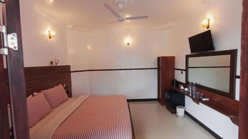 Deluxe Double Room (2 Adults + 1 Child)