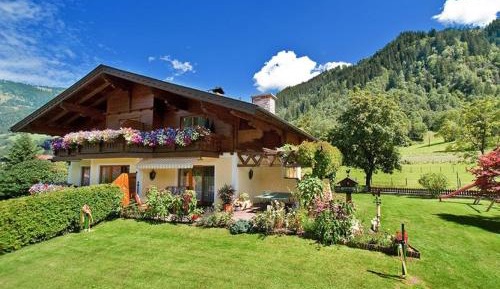 One-Bedroom Holiday Home