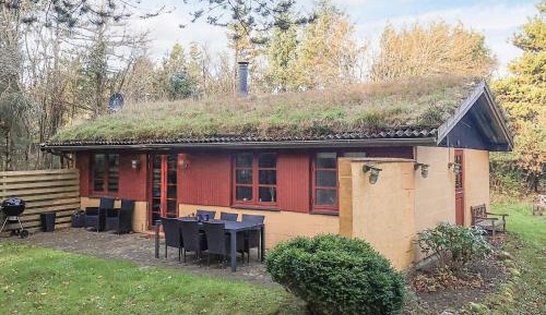 Three-Bedroom Holiday Home 