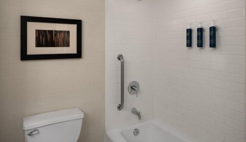 King Room with Adapted Tub - Mobility and Hearing Accessible