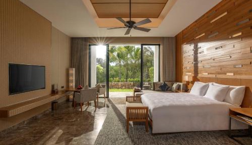 Deluxe Double Room with Two Double Beds and Balcony
