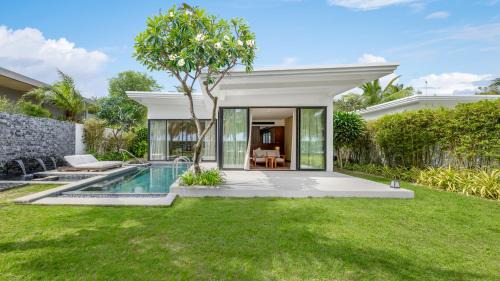 One-Bedroom Villa with King Bed and Balcony