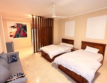 Deluxe Queen Room