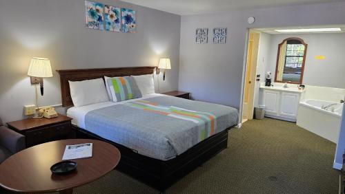 King Room with Spa Bath