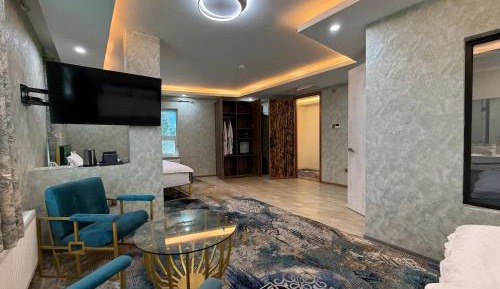 Deluxe Family Room
