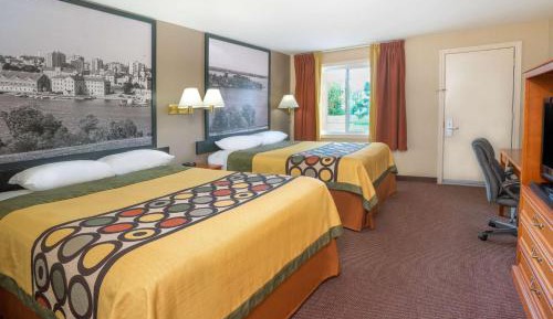 Queen Room with Two Queen Beds - Non-Smoking
