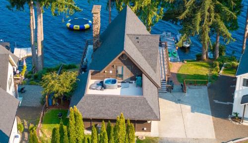 Four-Bedroom Holiday Home