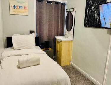 Single Room with Private External Bathroom