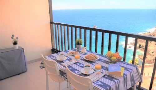 One-Bedroom Apartment with Sea View