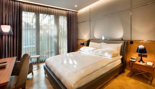 Deluxe Room King Bed