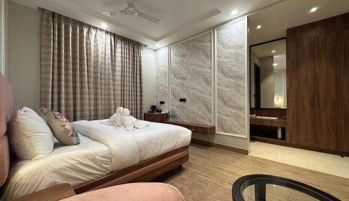 Deluxe King Suite
