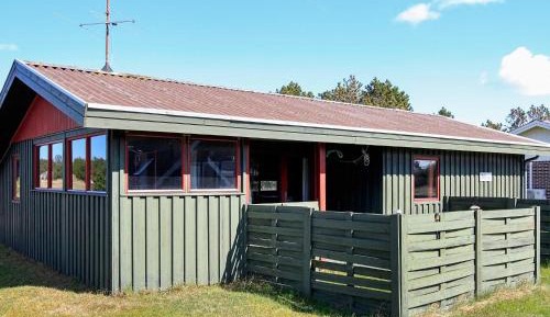 Three-Bedroom Holiday Home 