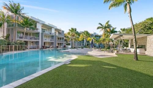 Apartment with Pool View 
