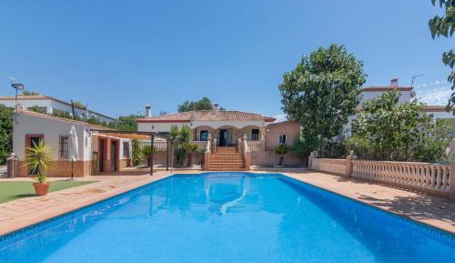 Villa with Garden View