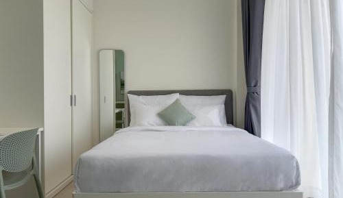 One-Bedroom Apartment with Balcony