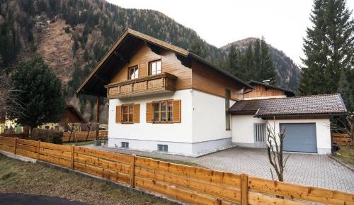 Four-Bedroom Holiday Home