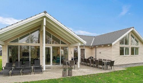 Eight-Bedroom Holiday Home