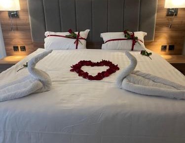 Deluxe Room (2 Adults + 1 Child)