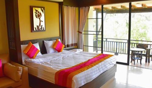 Deluxe Room (2 Adults + 1 Child)
