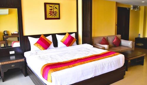 Deluxe Room (2 Adults + 1 Child)