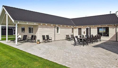 Ten-Bedroom Holiday Home