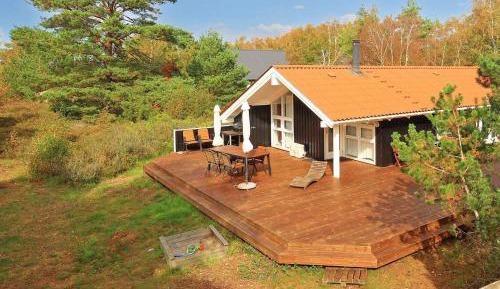 Three-Bedroom Holiday Home 