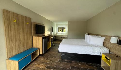 Deluxe King Room - Non-Smoking