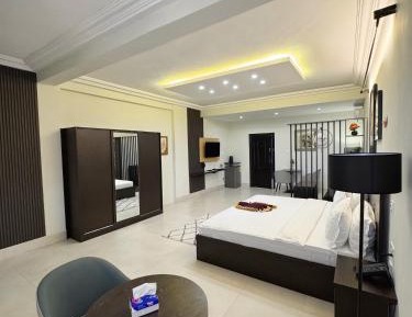 Deluxe Double Room (2 Adults + 1 Child)