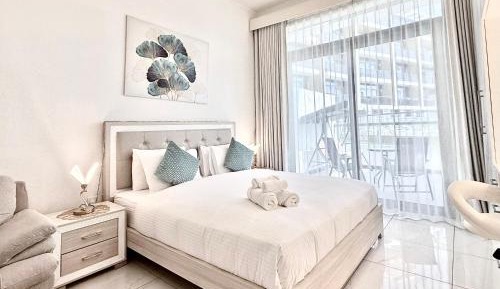 Studio Apartment with Balcony