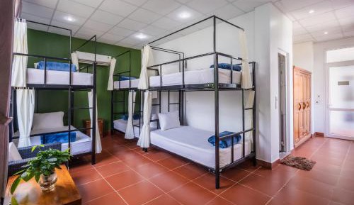 Single Bed in Mixed Dormitory Room