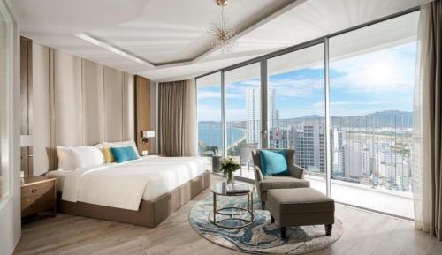 Deluxe Double Room with Side Sea View