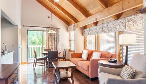Three-Bedroom Townhouse with One King Bed, One Queen Bed and Two Twin Beds