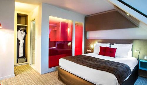 Junior Queen Suite