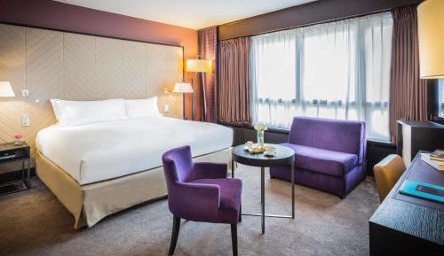 Triple Luxury Room with King Size Bed or Twin Beds, with Single Sofa Bed with View
