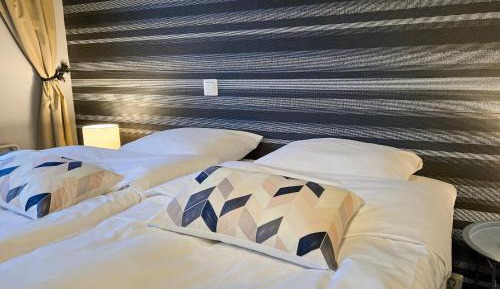 Twin Room with Mountain View