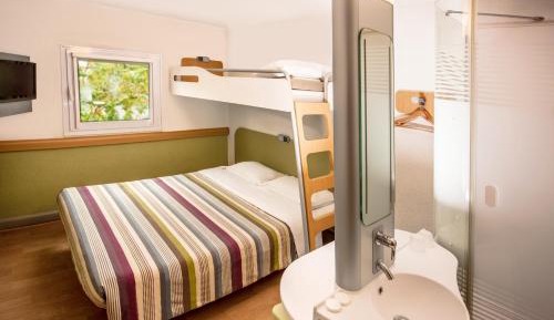 Standard Triple Room (Nonsmoking)