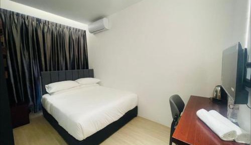 Deluxe Queen Room